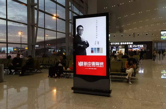 大屏觸摸一體機(jī)應(yīng)用機(jī)場(chǎng)自助服務(wù)案列-快狐科技