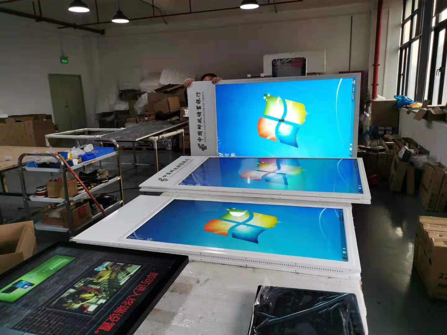 落地立式雙屏廣告機應(yīng)用閱讀領(lǐng)域(圖3) 落地立式雙屏廣告機應(yīng)用閱讀領(lǐng)域(圖3)